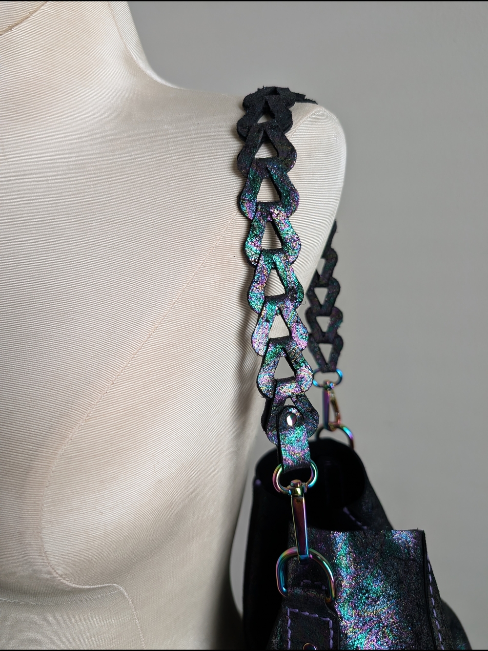 Rare Unique Iridescent Black Pink Green Butterfly Bucket Tote with Braided Strap - Picture 4 of 12